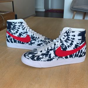 Nike Blazer Mid ‘77 Vintage - Men’s 9 - Red/White/Blue Tie-Dye - New
